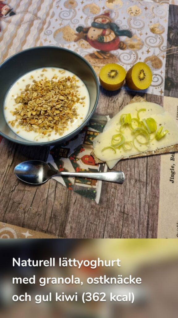 Naturell lättyoghurt med granola, ostknäcke och gul kiwi (362 kcal)